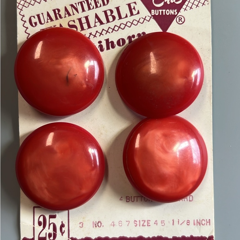 Red Vintage Buttons on original card (4) No. 467 Size 45 1 1/8”